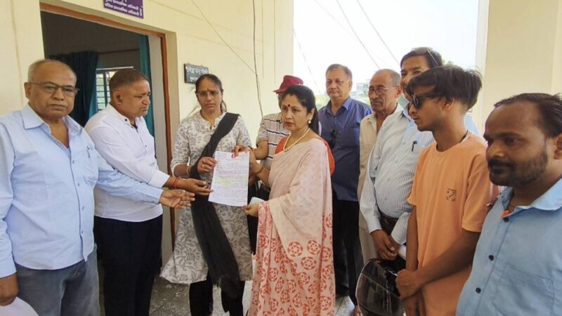 कांग्रेस ने परीक्षा शुल्क वृद्धि के विरोध में राज्यपाल को भेजा ज्ञापन