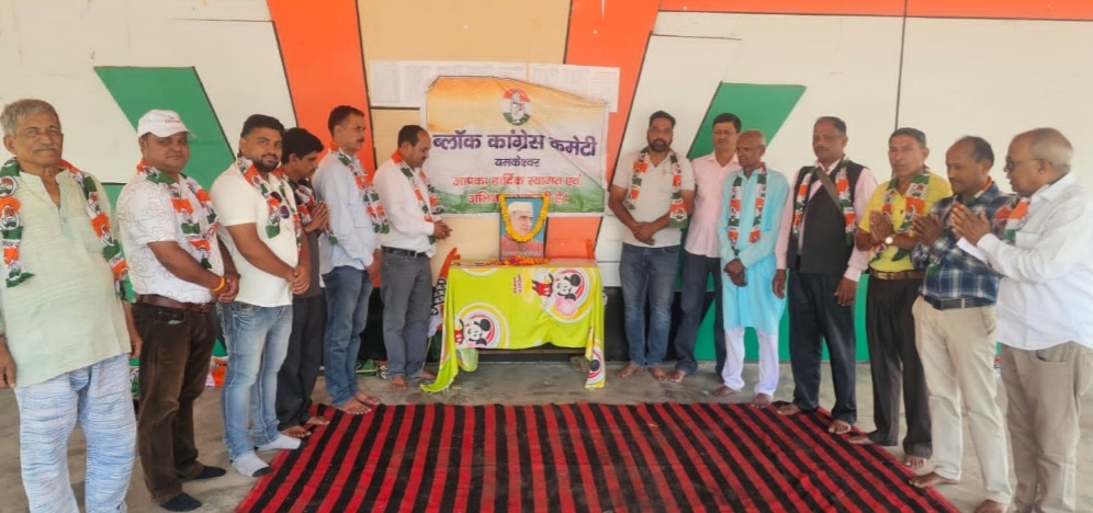 डाडामंडी में कांग्रेसियों ने नेहरू को 62 वीं पुण्य तिथि पर दी श्रंद्धाजलि