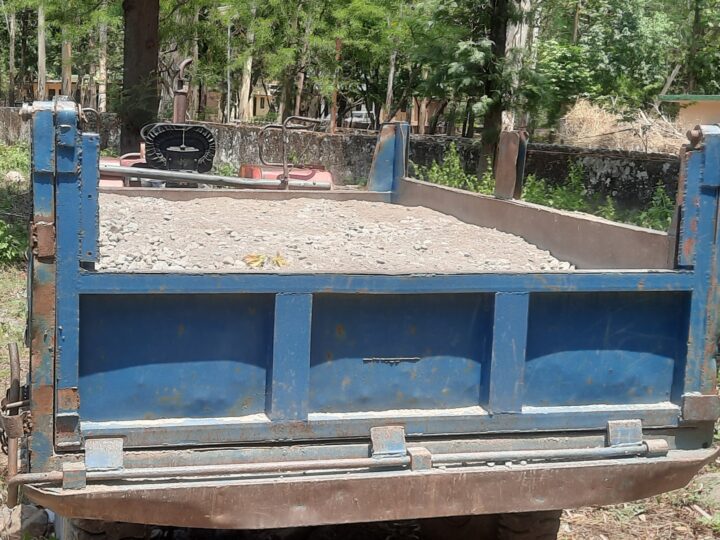 मालन अनुभाग ने कलालघाटी चौराहे से पकड़ी अवैध खनन में संलिप्त टैक्टर ट्रॉली
