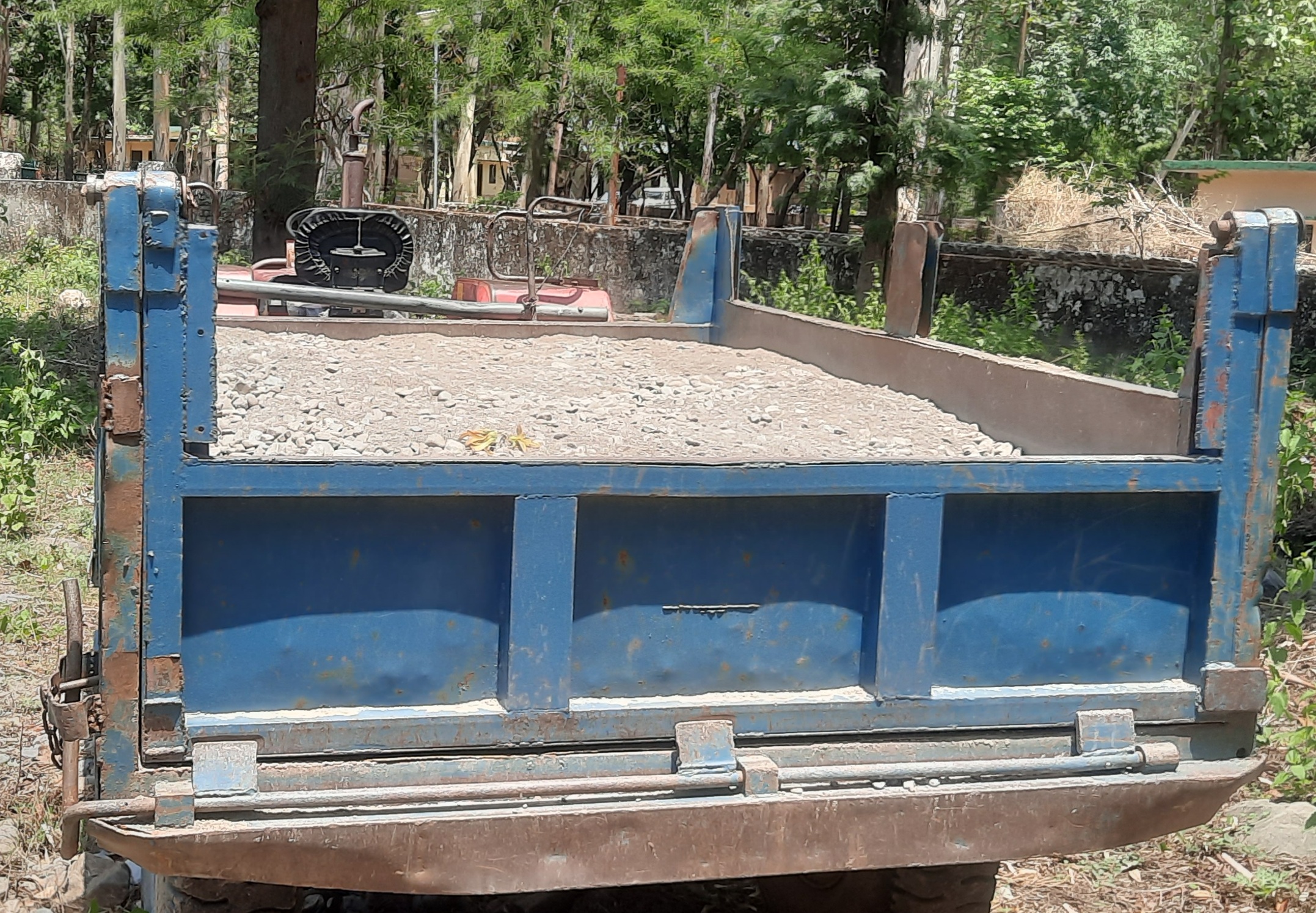 मालन अनुभाग ने कलालघाटी चौराहे से पकड़ी अवैध खनन में संलिप्त टैक्टर ट्रॉली