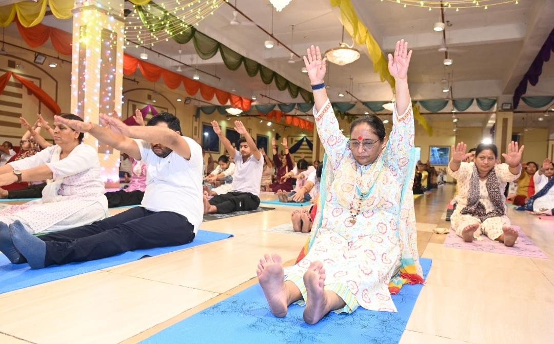 अंतरराष्ट्रीय योग दिवस के उपलक्ष्य में योगाभ्यास एवं योगा मैट वितरण कार्यक्रम हुआ आयोजित