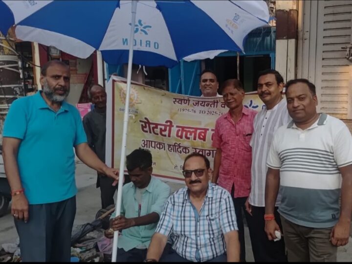 रोटरी क्लब ने स्वर्ण जयन्ती समारोह के पांचवे दिन 10 लोगों को बाँटे शेल्टर