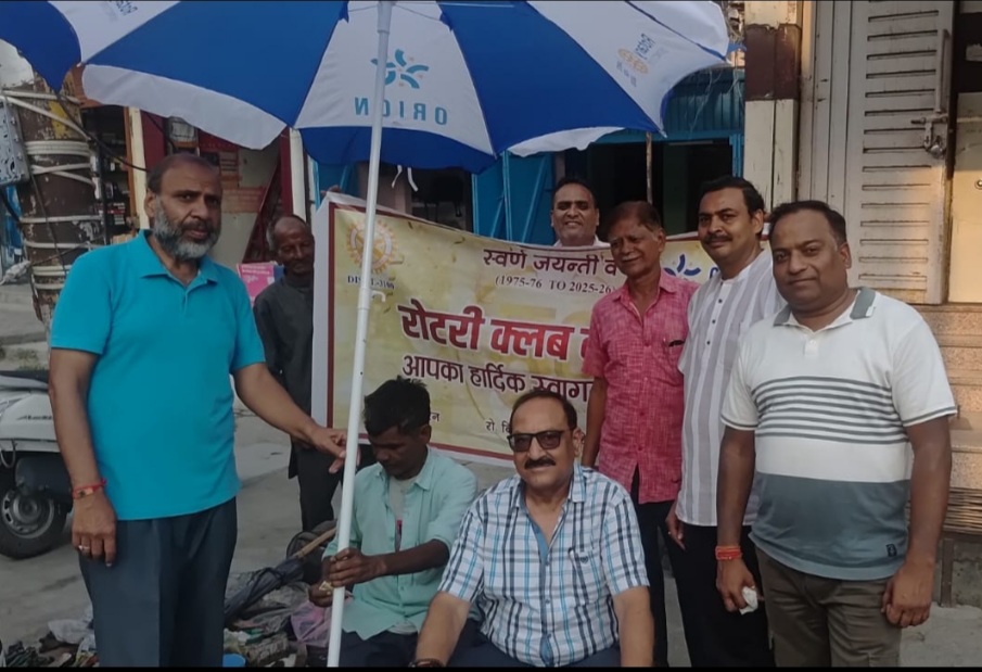 रोटरी क्लब ने स्वर्ण जयन्ती समारोह के पांचवे दिन 10 लोगों को बाँटे शेल्टर