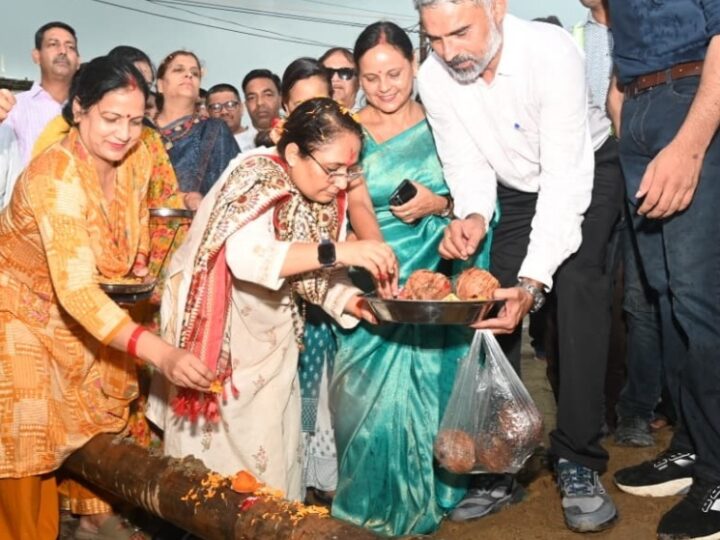 विधानसभा अध्यक्ष ने बालासौड़ में किया नए नलकूप का उद्घाटन