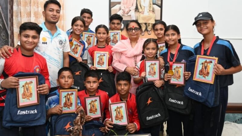 तीरंदाजी में उत्कृष्ट प्रदर्शन करने वाले खिलाड़ियों को विधानसभा अध्यक्ष ने किया सम्मानित