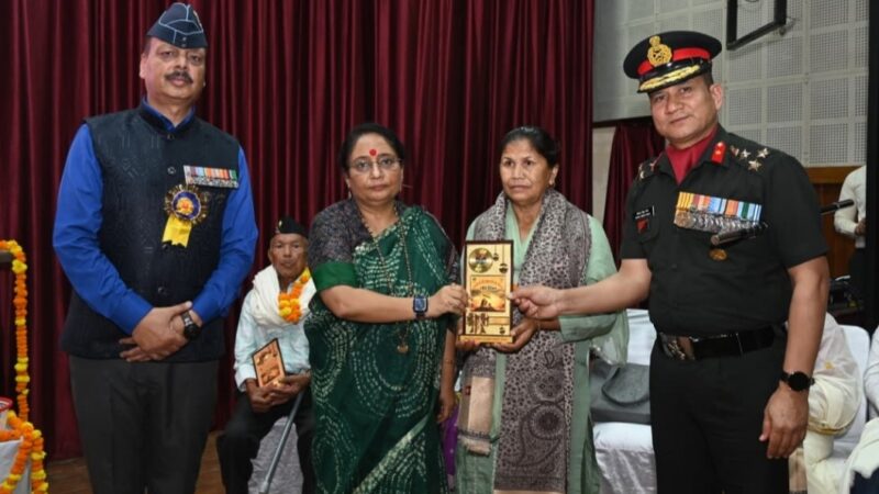 कारगिल विजय दिवस पर वीर शहीदों को दी भावभीनी श्रद्धांजलि, वीर नारियों, पूर्व सैनिकों एवं प्रतिभावान विद्यार्थियों का हुआ सम्मान