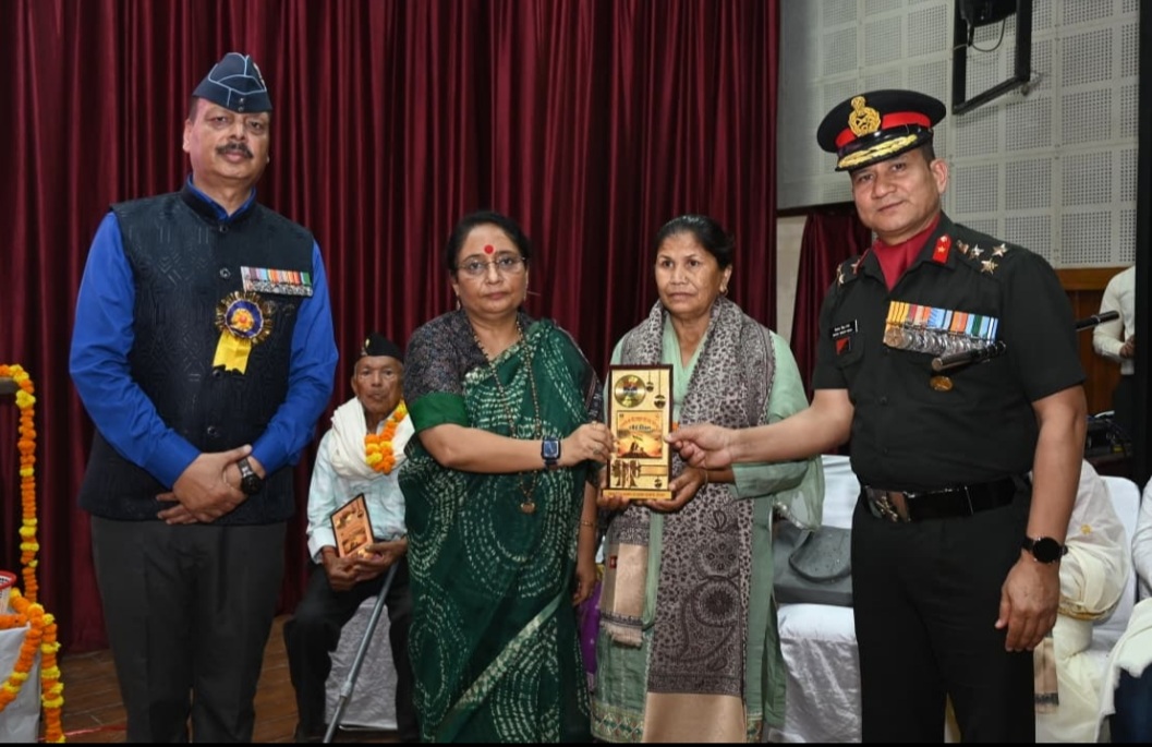 कारगिल विजय दिवस पर वीर शहीदों को दी भावभीनी श्रद्धांजलि, वीर नारियों, पूर्व सैनिकों एवं प्रतिभावान विद्यार्थियों का हुआ सम्मान