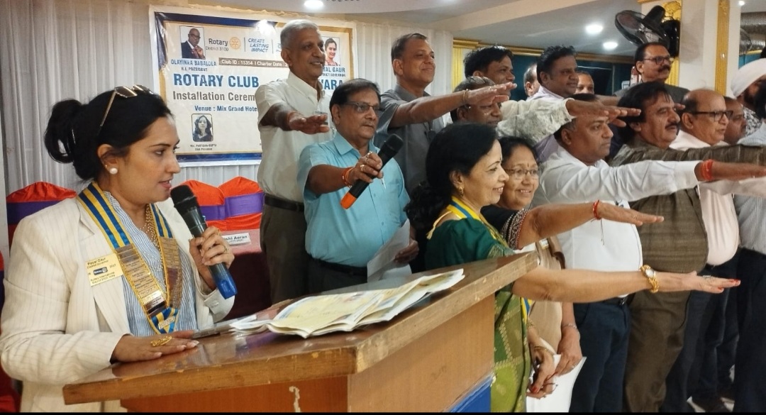 रोटरी क्लब की नई कार्यकारिणी ने ली शपथ