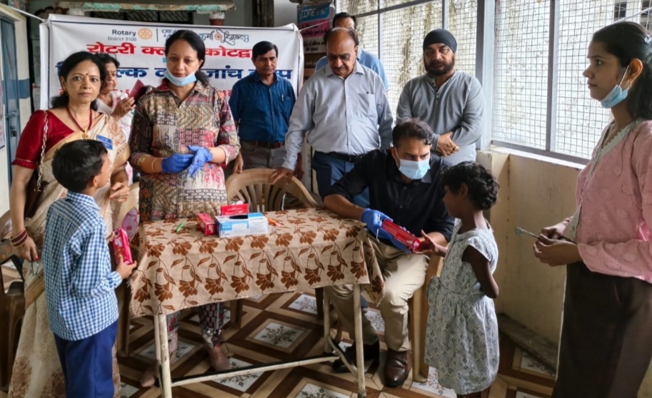 रोटरी क्लब ने लगाया निशुल्क दन्त चिकित्सा परीक्षण शिविर
