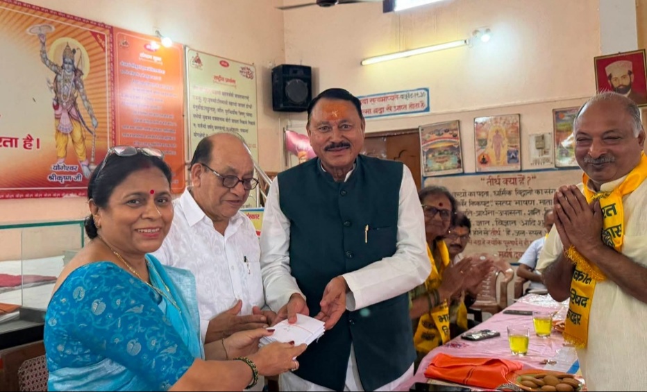 भारत विकास परिषद के सहयोग से आर्थिक रूप से कमजोर 25 छात्राओ की वर्ष भर की फीस हुई जमा