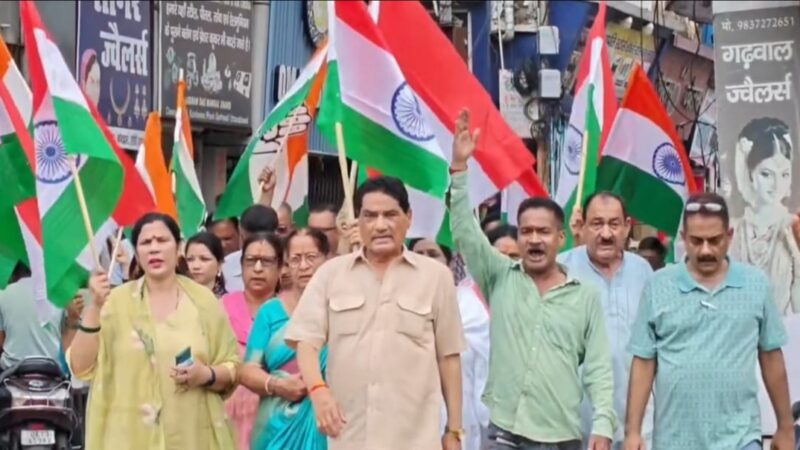 पूर्व कैबिनेट मंत्री सुरेन्द्र सिंह नेगी के नेतृत्व में अगस्त क्रांति दिवस पर कोटद्वार में निकली भव्य तिरंगा यात्रा