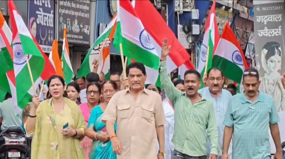 पूर्व कैबिनेट मंत्री सुरेन्द्र सिंह नेगी के नेतृत्व में अगस्त क्रांति दिवस पर कोटद्वार में निकली भव्य तिरंगा यात्रा