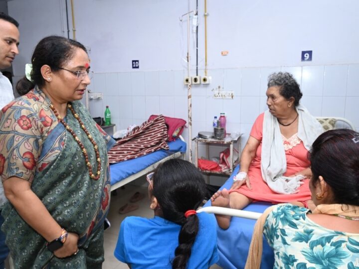 विधानसभा अध्यक्ष ऋतु खण्डूडी भूषण ने चंद्र मोहन सिंह नेगी राजकीय बेस हॉस्पिटल कोटद्वार का किया औचक निरीक्षण