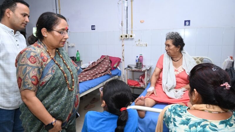 विधानसभा अध्यक्ष ऋतु खण्डूडी भूषण ने चंद्र मोहन सिंह नेगी राजकीय बेस हॉस्पिटल कोटद्वार का किया औचक निरीक्षण