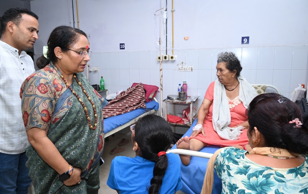 विधानसभा अध्यक्ष ऋतु खण्डूडी भूषण ने चंद्र मोहन सिंह नेगी राजकीय बेस हॉस्पिटल कोटद्वार का किया औचक निरीक्षण
