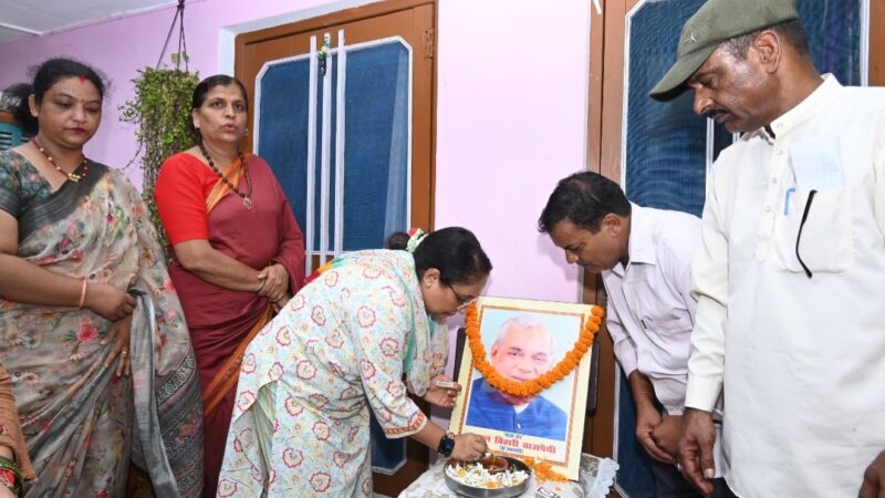 अटल बिहारी वाजपेयी की पुण्यतिथि पर विधानसभा अध्यक्ष ऋतु खण्डूडी भूषण ने अर्पित की श्रद्धांजलि