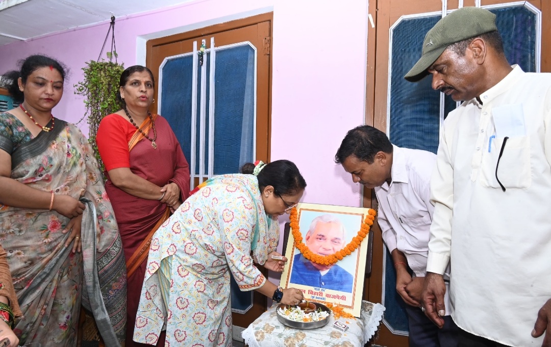 अटल बिहारी वाजपेयी की पुण्यतिथि पर विधानसभा अध्यक्ष ऋतु खण्डूडी भूषण ने अर्पित की श्रद्धांजलि