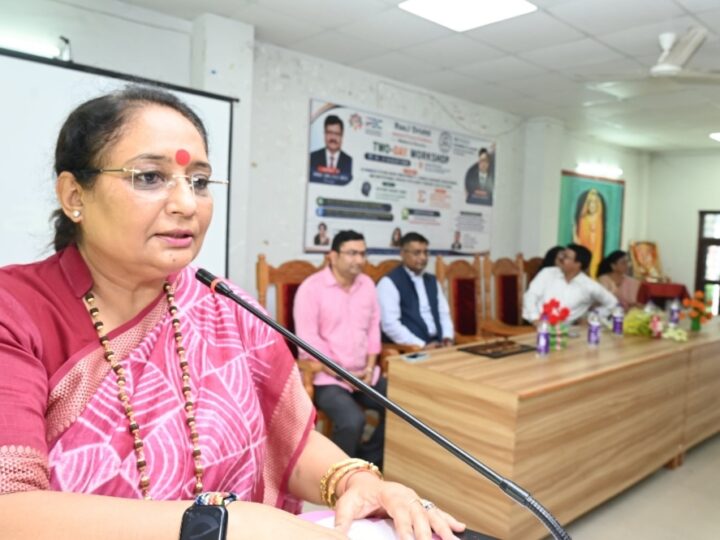 विधानसभा अध्यक्ष ने लीन सिक्स सिगमा व्हाइट बेल्ट कार्यशाला में विद्यार्थियों एवं प्राध्यापकों को वितरित किए प्रमाण-पत्र