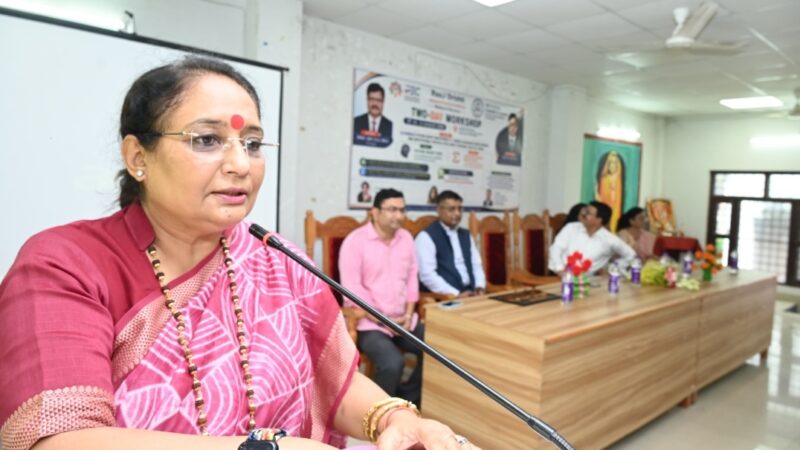 विधानसभा अध्यक्ष ने लीन सिक्स सिगमा व्हाइट बेल्ट कार्यशाला में विद्यार्थियों एवं प्राध्यापकों को वितरित किए प्रमाण-पत्र