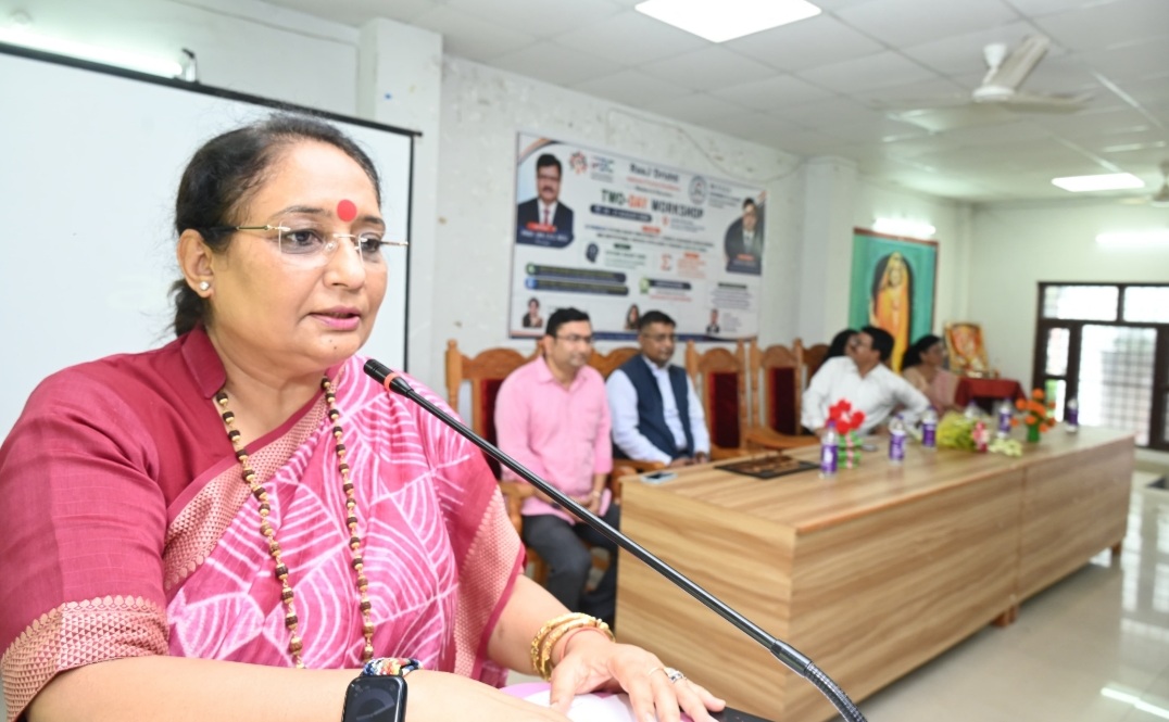 विधानसभा अध्यक्ष ने लीन सिक्स सिगमा व्हाइट बेल्ट कार्यशाला में विद्यार्थियों एवं प्राध्यापकों को वितरित किए प्रमाण-पत्र
