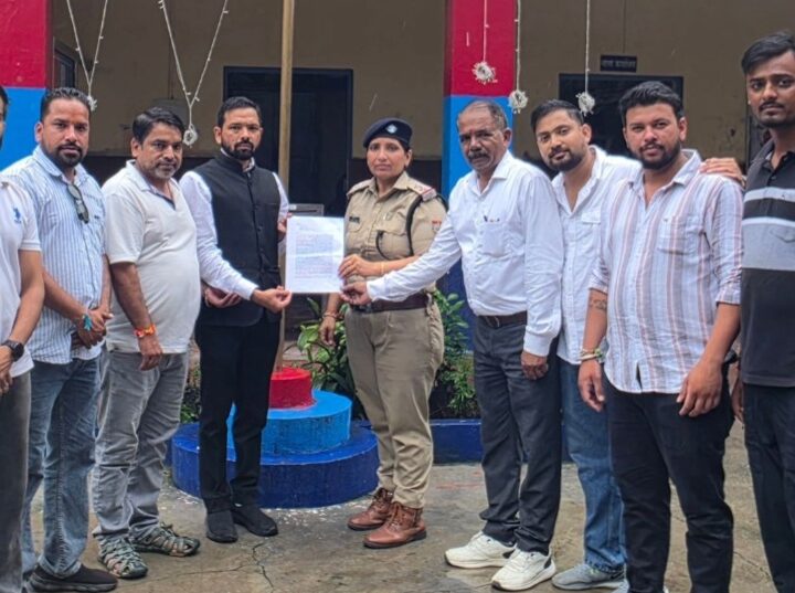 जातीय अपमान के मामले में कांग्रेस ने लक्ष्मणझूला थाने में दी FIR की तहरीर