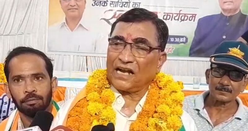 नगर कांग्रेस ने किया पूर्व ब्लॉक प्रमुख भुवनेश खर्कवाल का जोरदार स्वागत