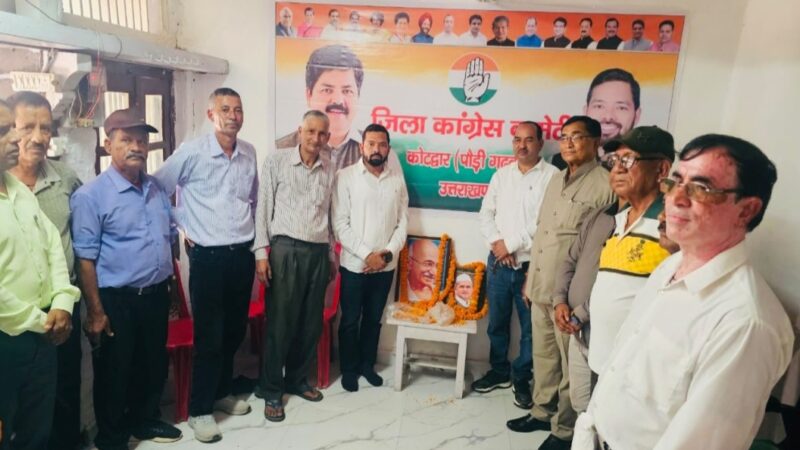 कांग्रेसियों ने महात्मा गांधी व लाल बहादुर शास्त्री को जयंती पर किया याद