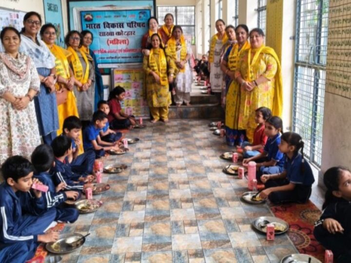 भारत विकास परिषद ने प्राथमिक विद्यालय में किया कन्या पूजन