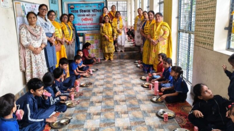 भारत विकास परिषद ने प्राथमिक विद्यालय में किया कन्या पूजन